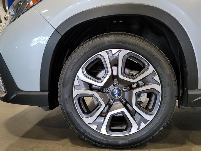 Used 2023 Subaru Ascent Limited w/ Technology Package AWD/4WD image 16