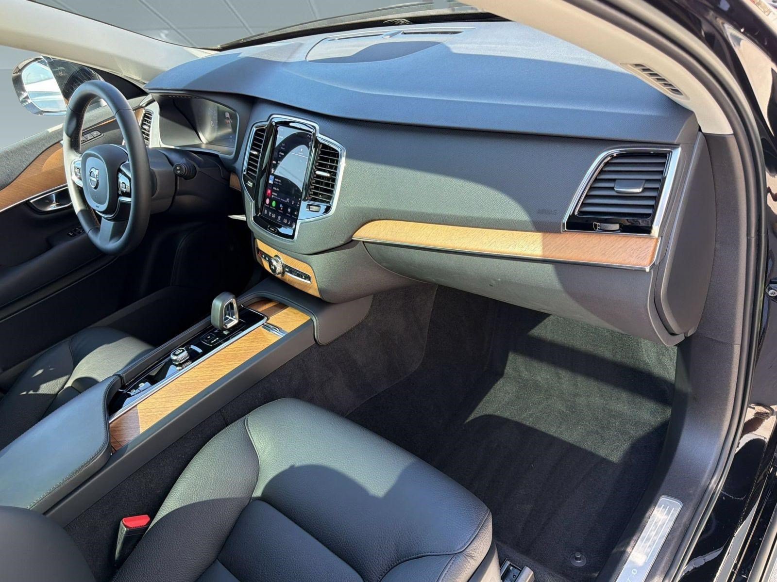 Used 2023 Volvo XC90 B6 Plus AWD/4WD image 31