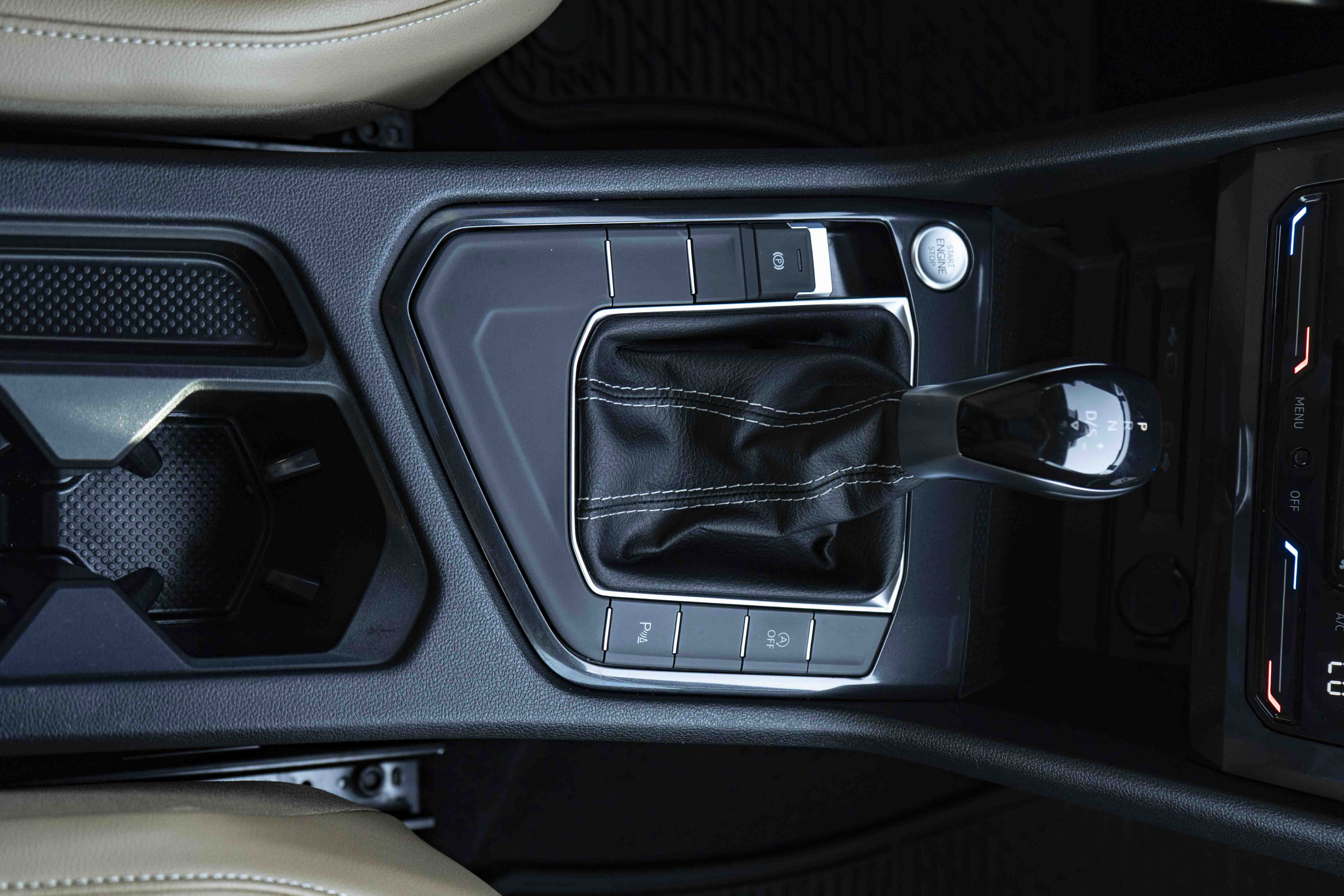 Certified 2022 Volkswagen Tiguan SE R-Line FWD image 27