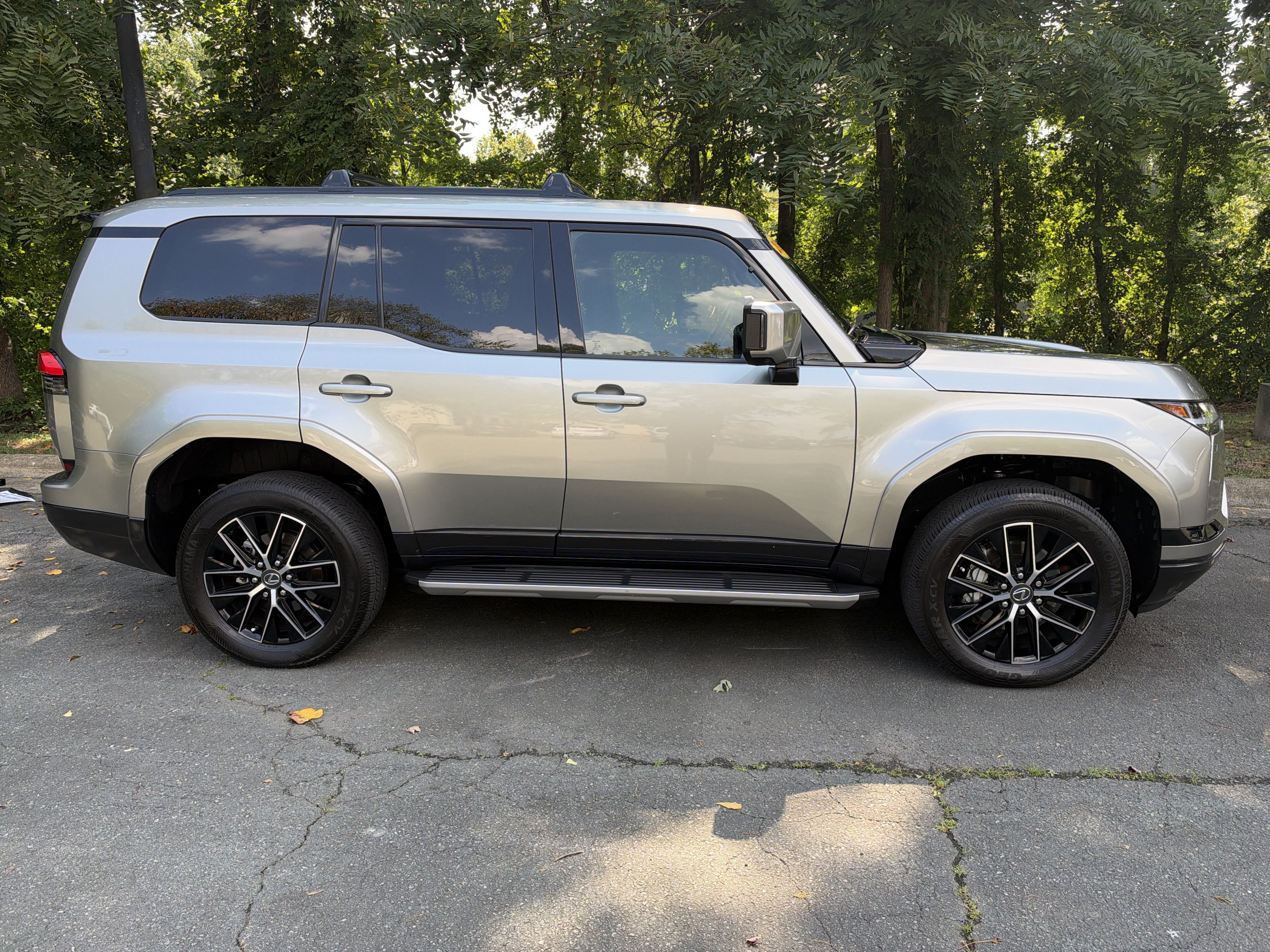 Used 2025 Lexus GX 550 w/ Accessory Package (2T) AWD/4WD image 4