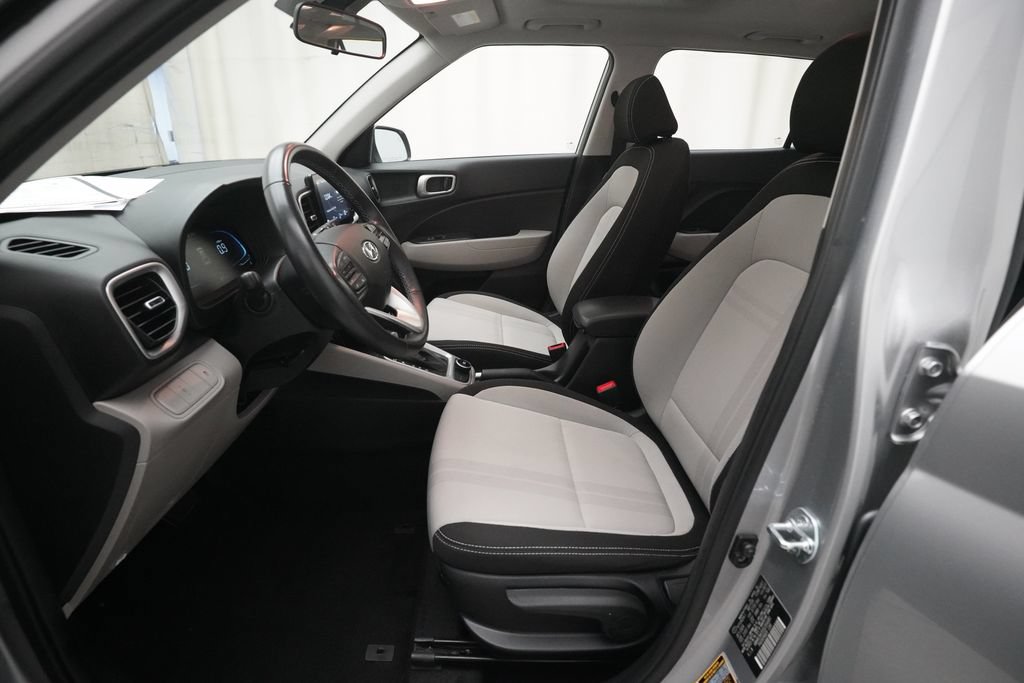 Used 2025 Hyundai Venue SEL FWD image 7