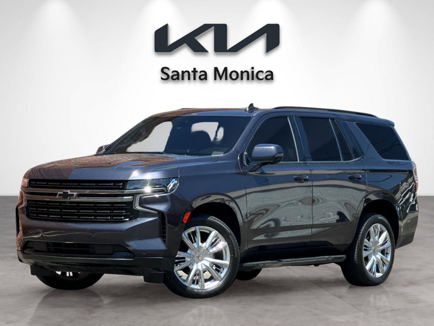 Used 2022 Chevrolet Tahoe RST w/ Luxury Package AWD/4WD image 2