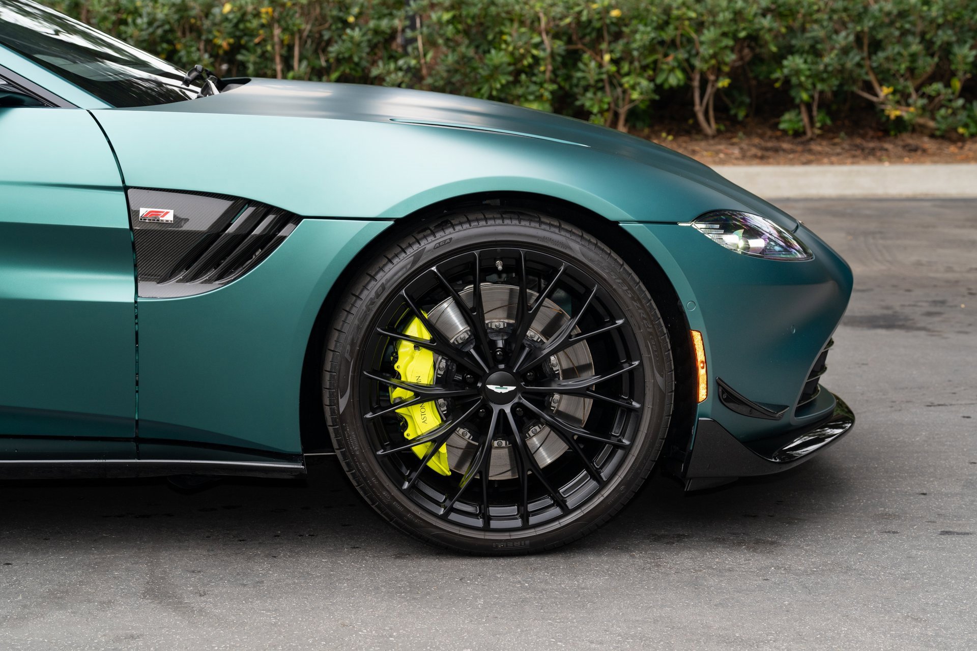 Used 2023 Aston Martin V8 Vantage Roadster image 25