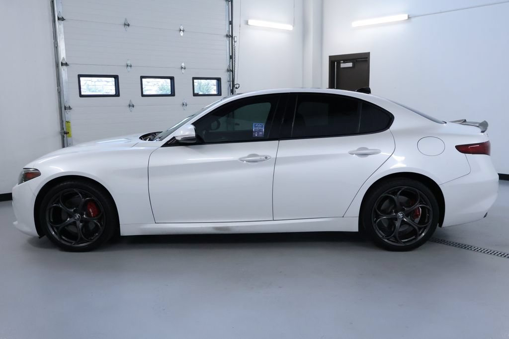 Used 2018 Alfa Romeo Giulia Ti Sport w/ Quick Order Package 22S Sport AWD/4WD image 4