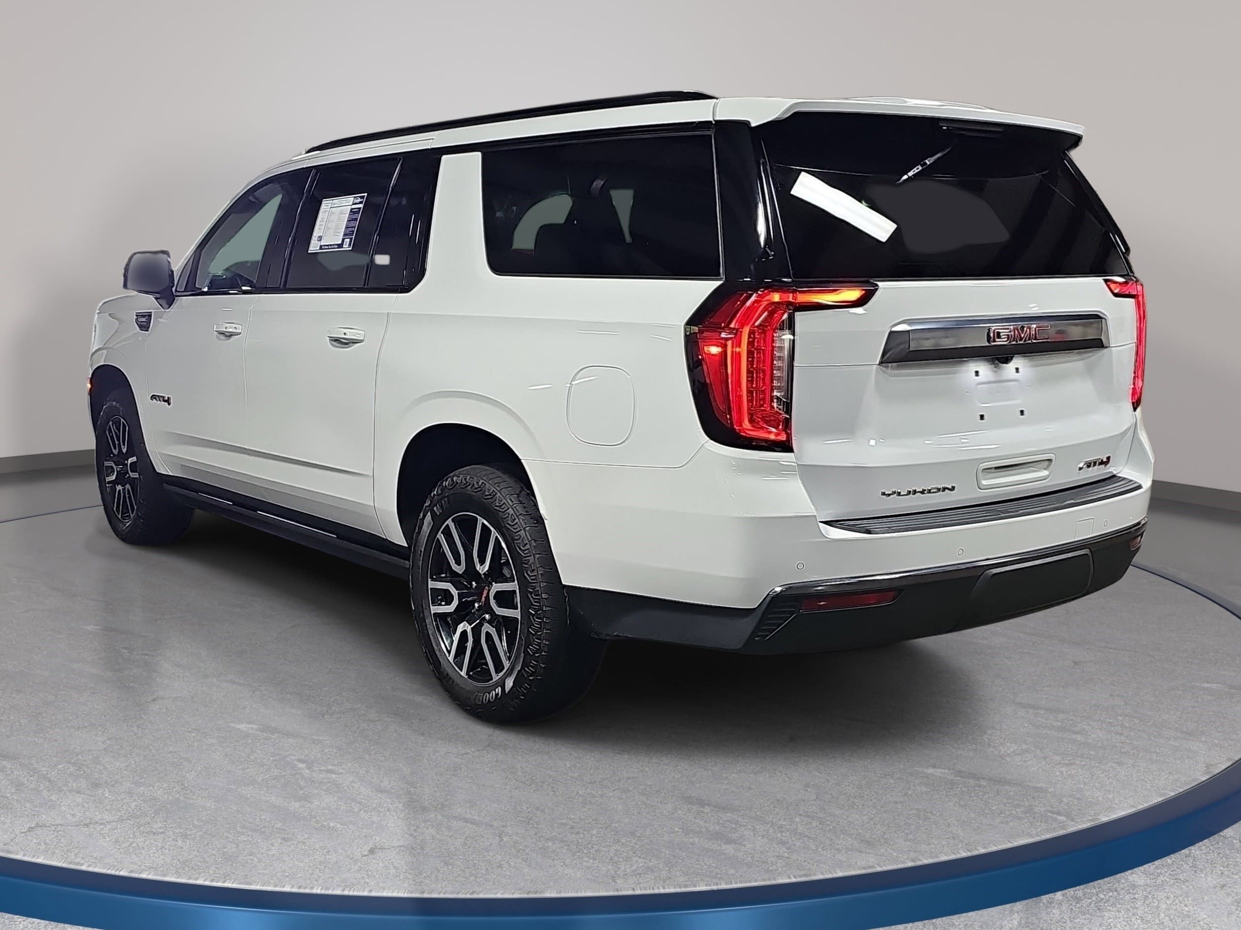 Used 2024 GMC Yukon XL AT4 w/ AT4 Premium Package AWD/4WD image 7