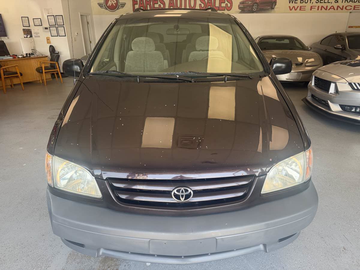 Used 2002 Toyota Sienna LE FWD image 2