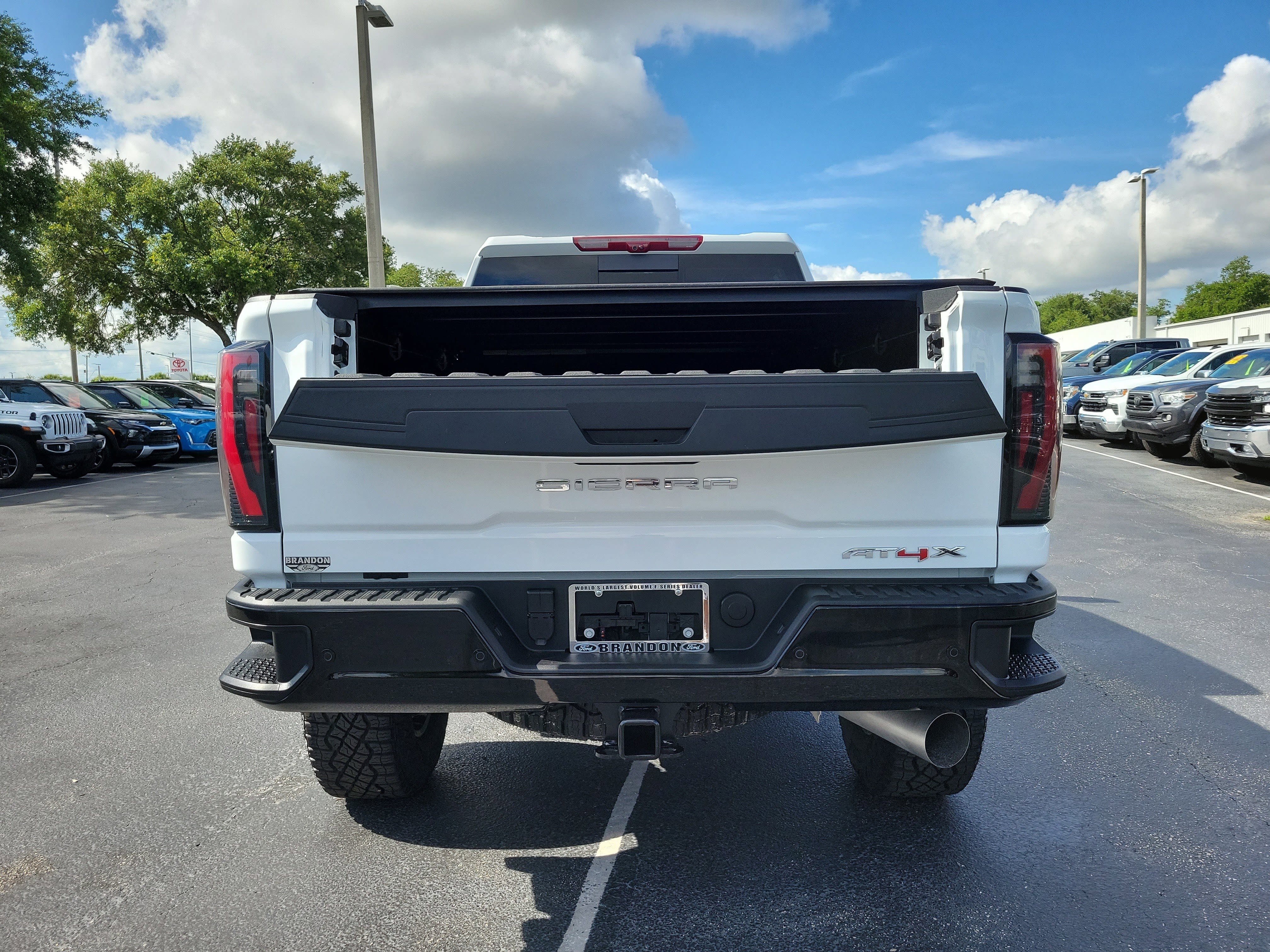 Used 2025 GMC Sierra 2500 AT4X AWD/4WD image 11