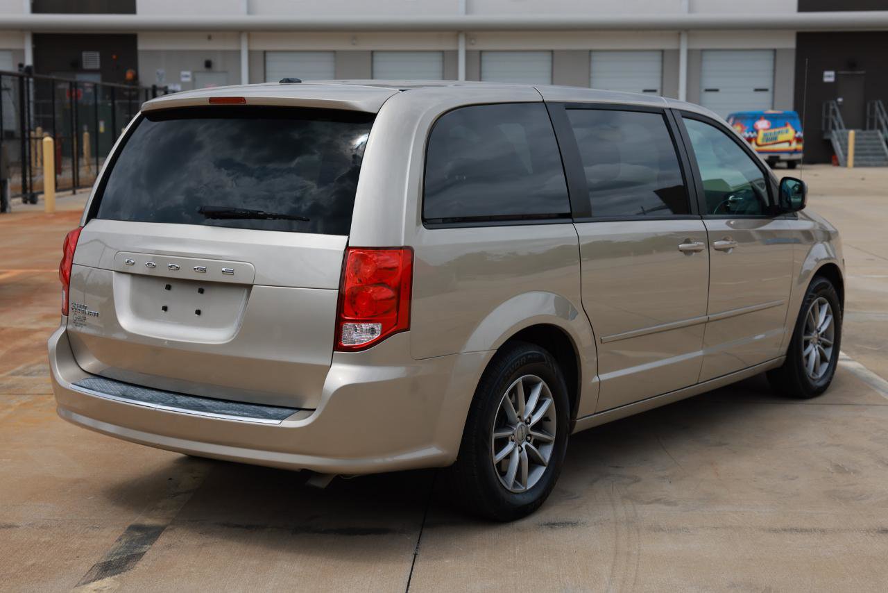 Used 2015 Dodge Grand Caravan SE image 11