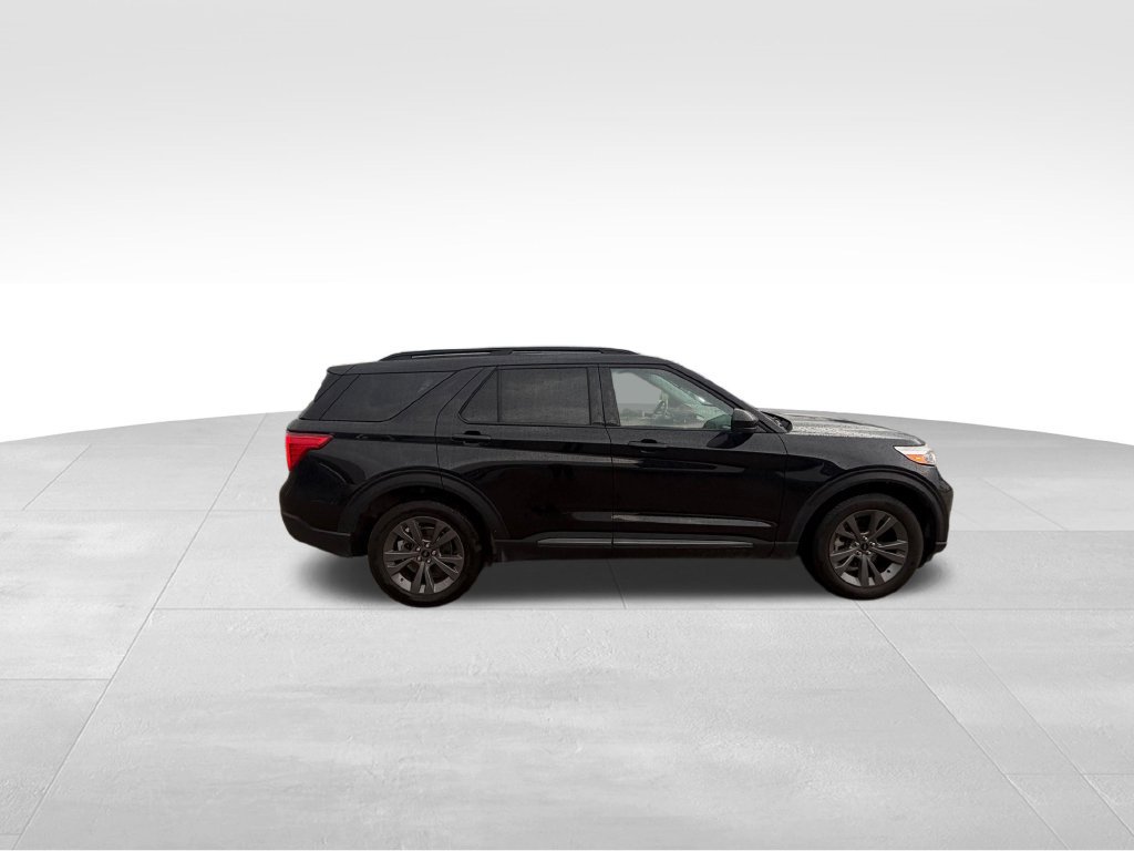 Used 2023 Ford Explorer XLT w/ Equipment Group 202A AWD/4WD image 4