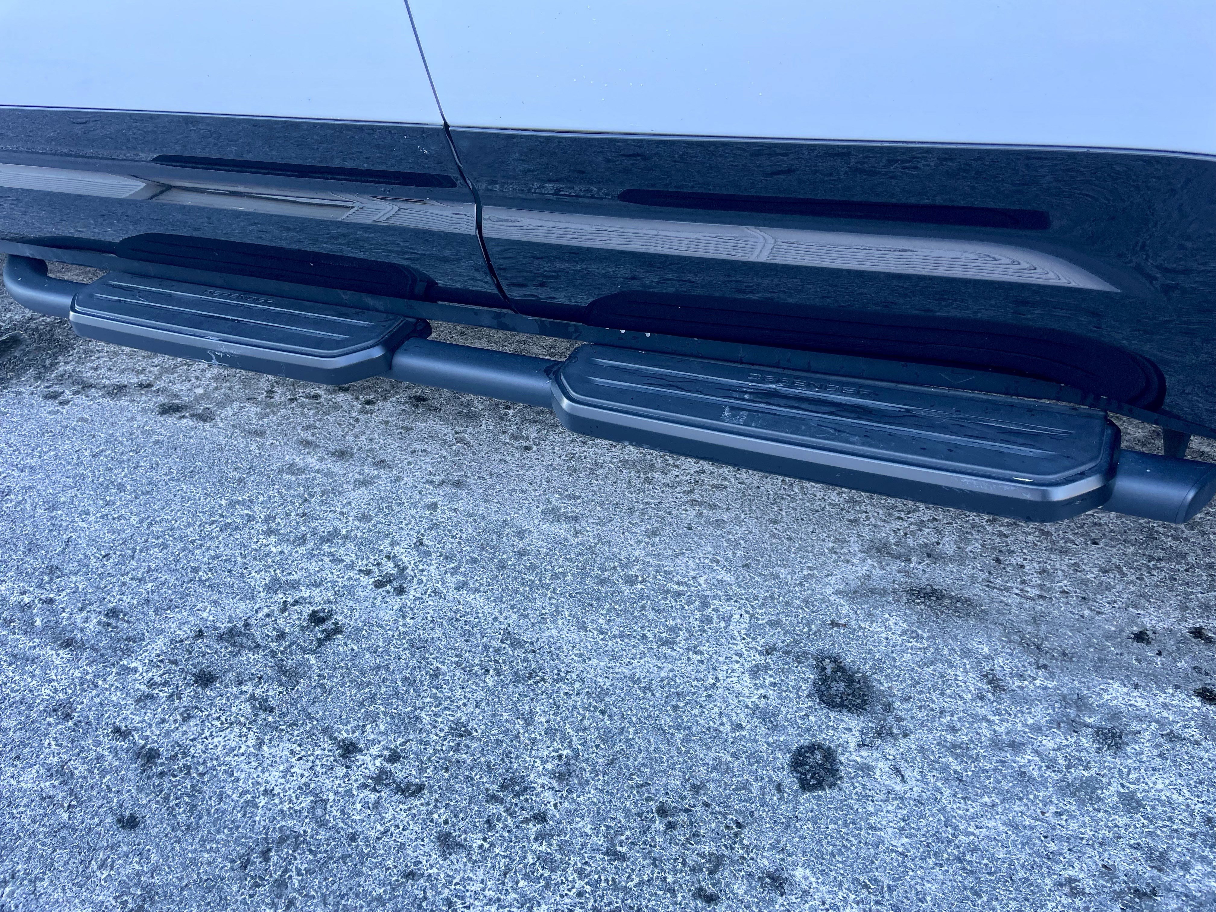 Certified 2025 Land Rover Defender 110 X-Dynamic SE image 37