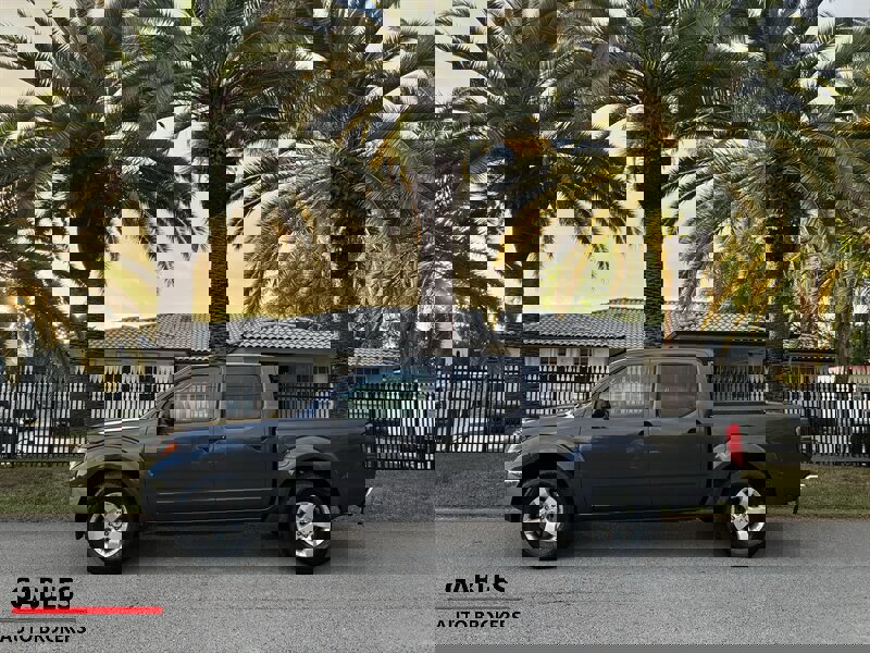 Used 2010 Nissan Frontier SE image 8