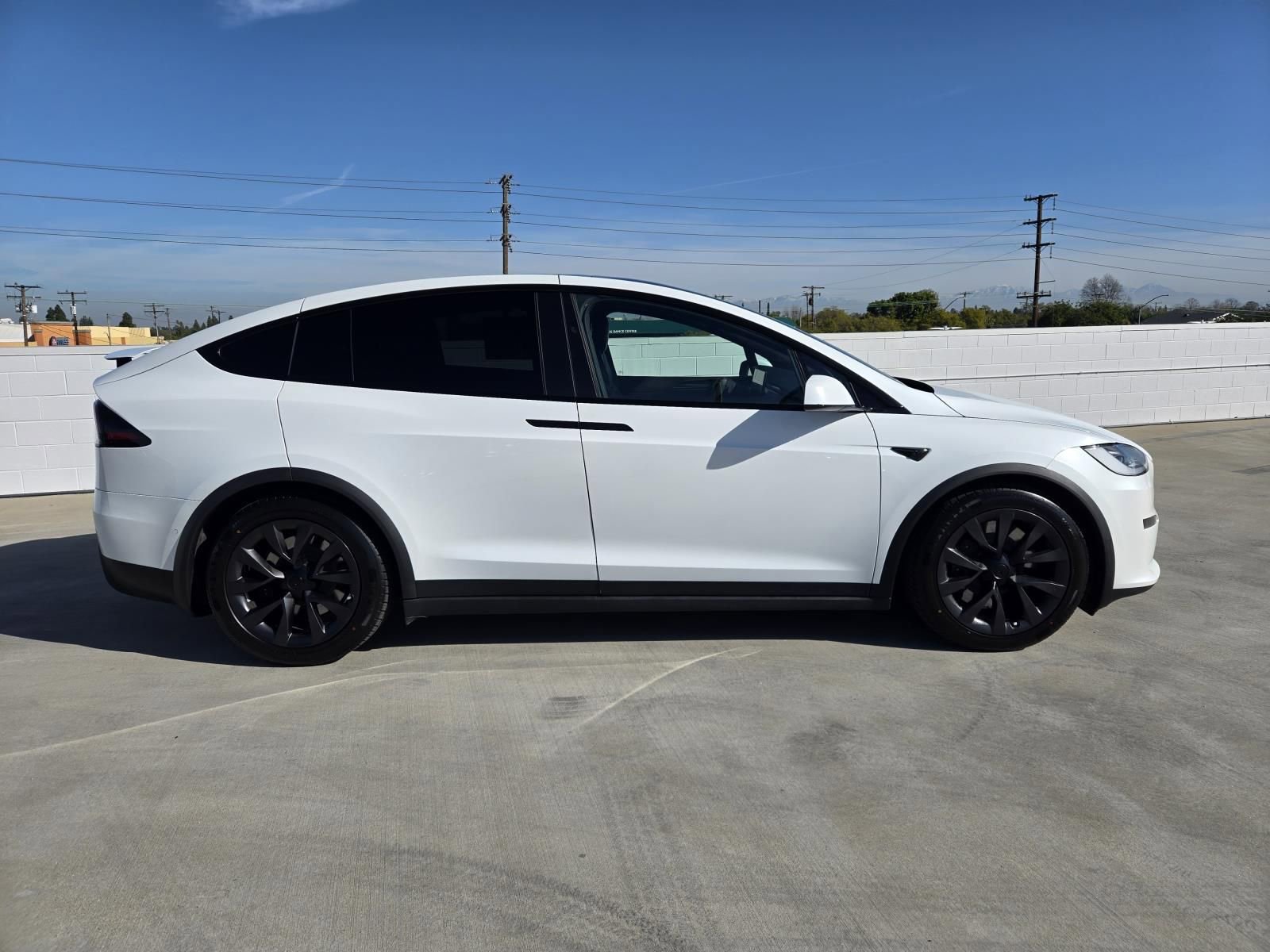 Used 2022 Tesla Model X Plaid image 2