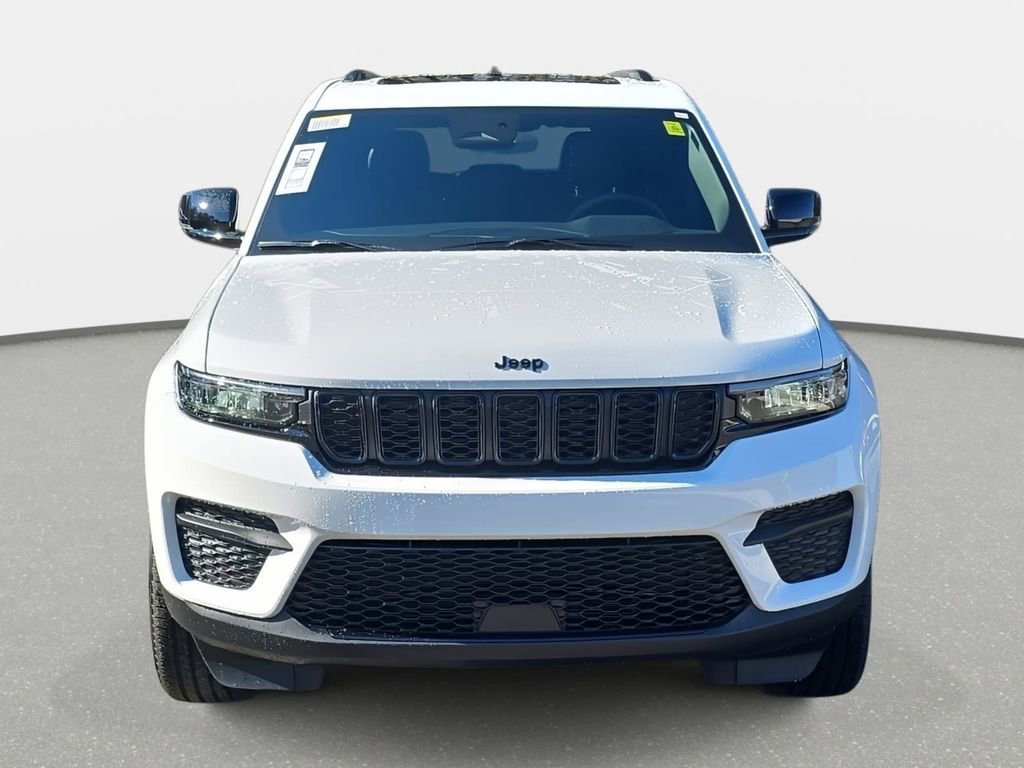 New 2025 Jeep Grand Cherokee Altitude image 2