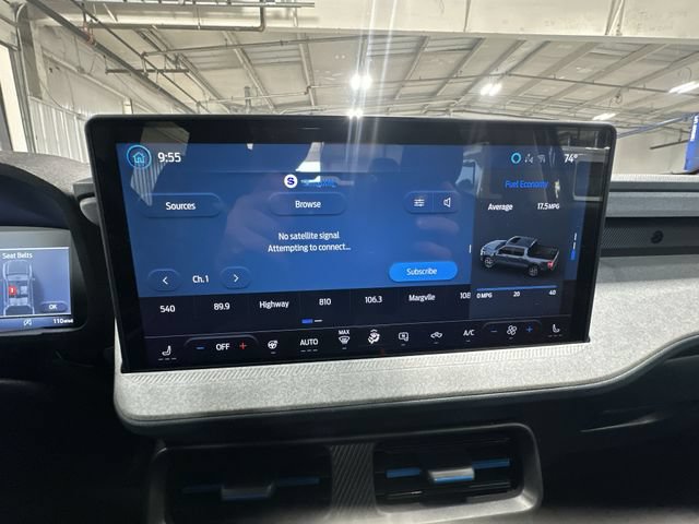 Certified 2025 Ford Maverick XLT w/ XLT Luxury Package AWD/4WD image 16