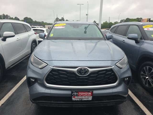 Used 2022 Toyota Highlander LE image 2