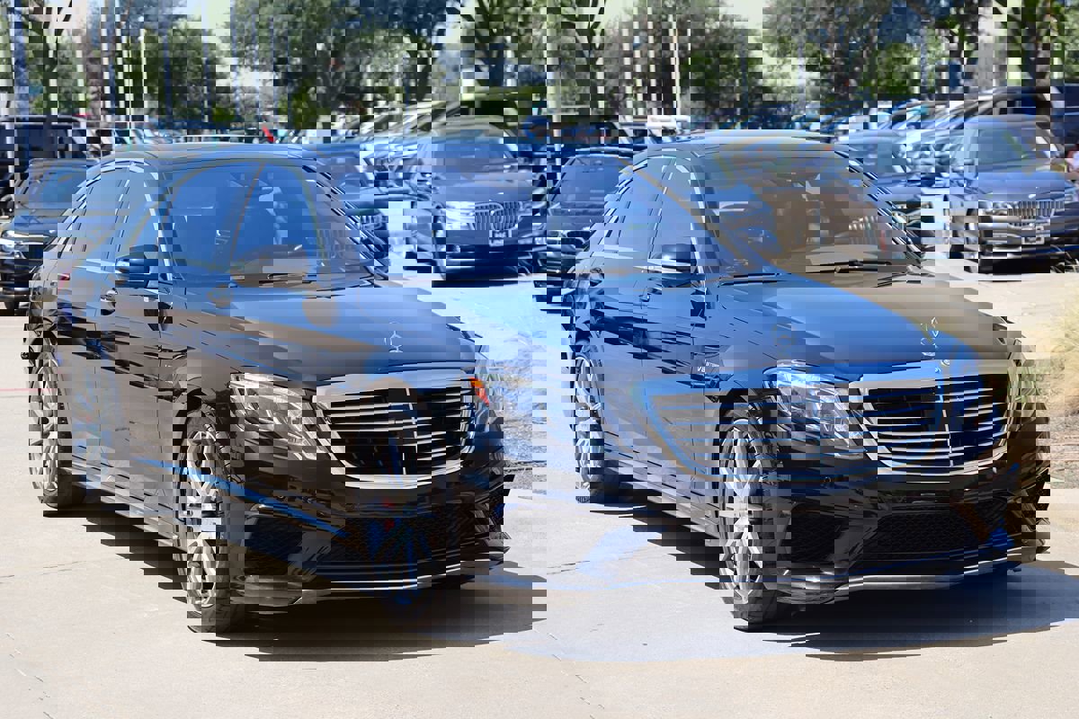 Used 2015 Mercedes-Benz S 63 AMG 4MATIC Sedan w/ Driver Assistance Package image 3