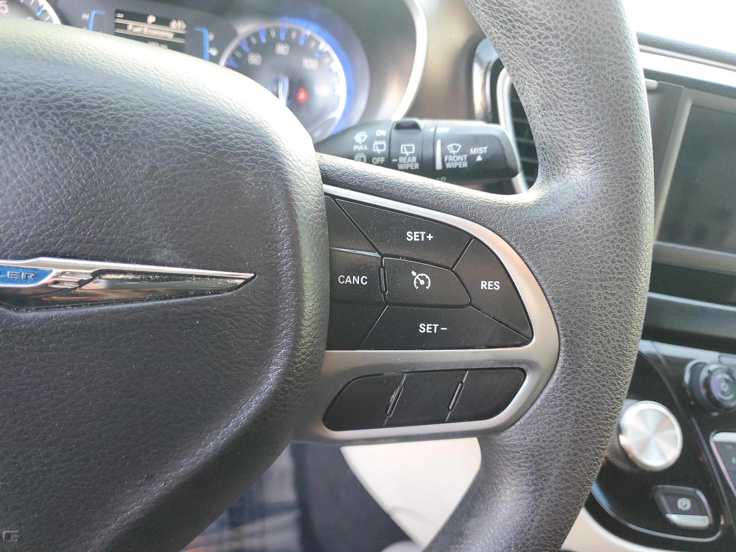 Used 2022 Volkswagen Atlas Cross Sport SE image 27