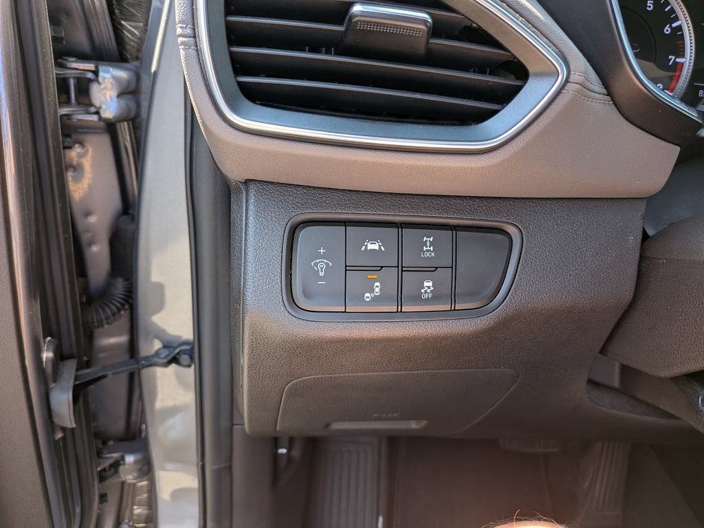 Used 2019 Hyundai Santa Fe SE AWD/4WD image 28