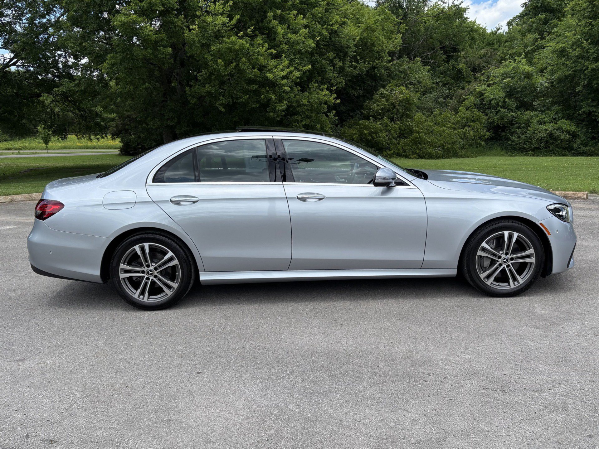 Used 2022 Mercedes-Benz E 350 4MATIC Sedan image 7