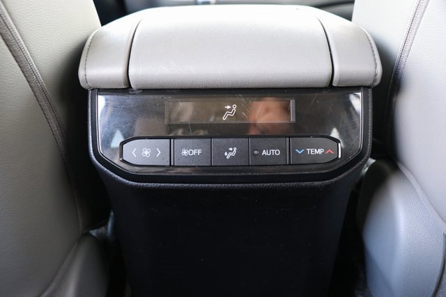 Used 2023 Toyota Highlander L image 16