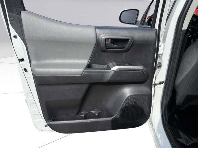 Used 2022 Toyota Tacoma SR5 RWD image 35