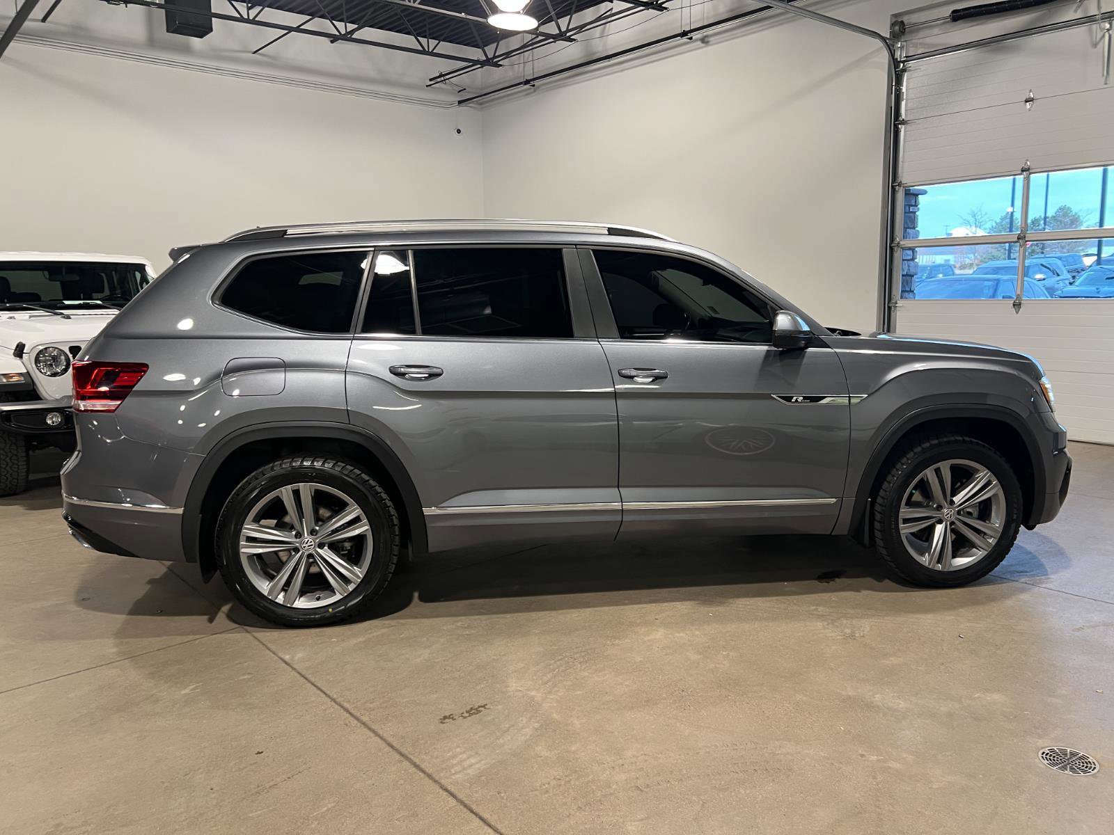 Used 2018 Volkswagen Atlas SEL w/ R-Line Package image 2