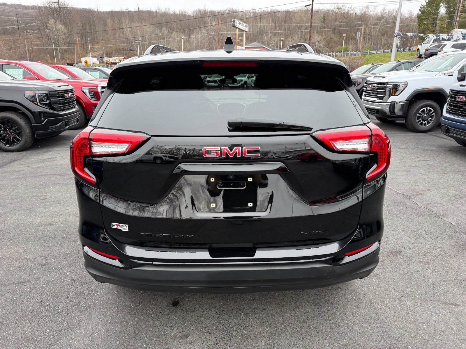 Used 2022 GMC Terrain SLT w/ Elevation Edition image 4