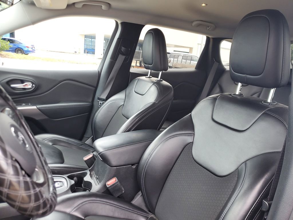 Used 2019 Jeep Cherokee Latitude Plus FWD image 10