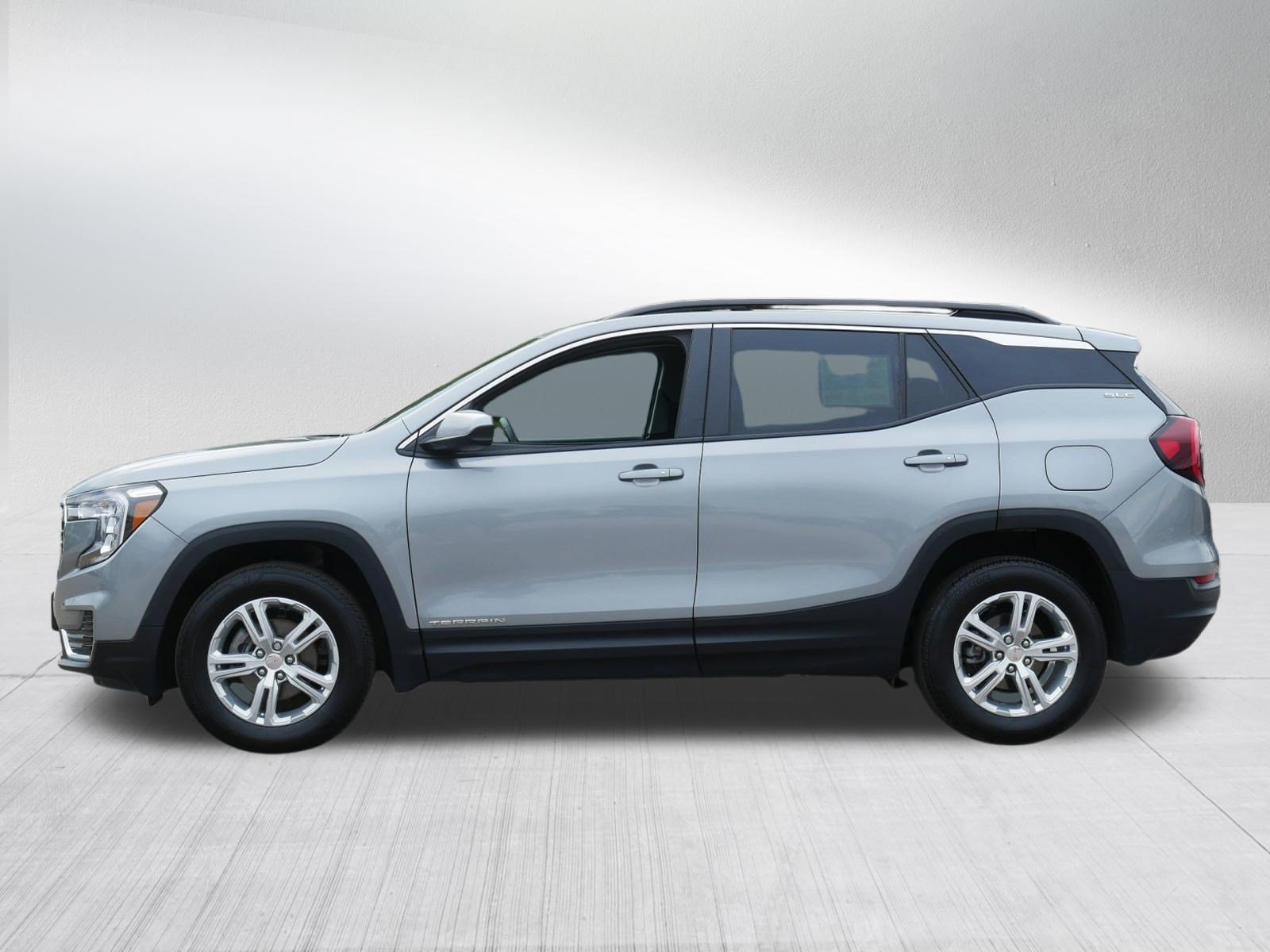 Used 2024 GMC Terrain SLE w/ Driver Convenience Package AWD/4WD image 4