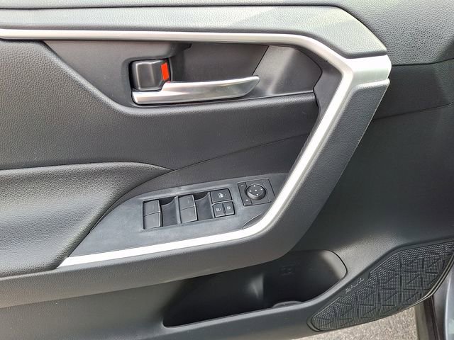 Used 2023 Toyota RAV4 SE image 15
