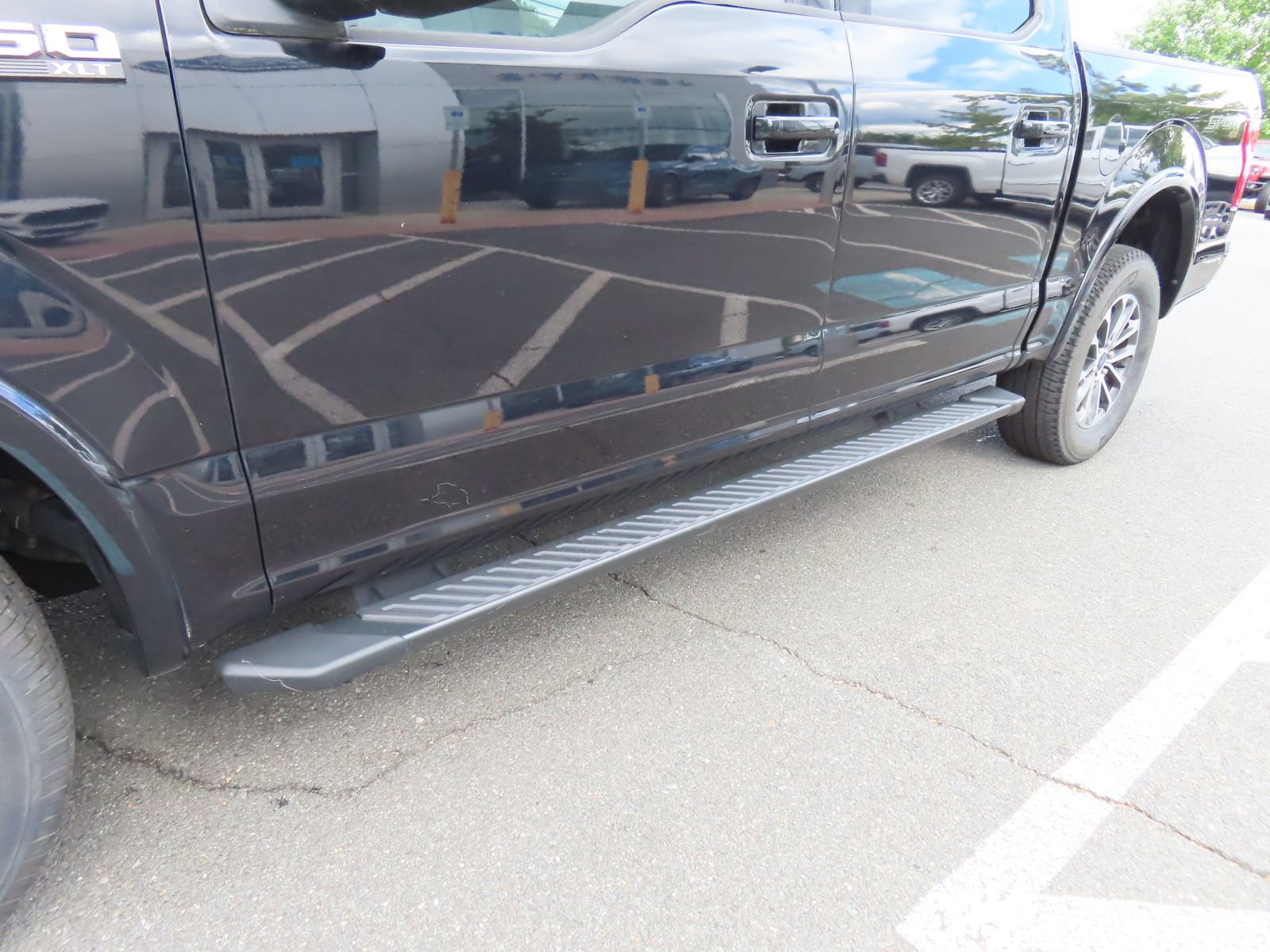 Used 2020 Ford F150 XLT w/ Equipment Group 302A Luxury AWD/4WD image 11