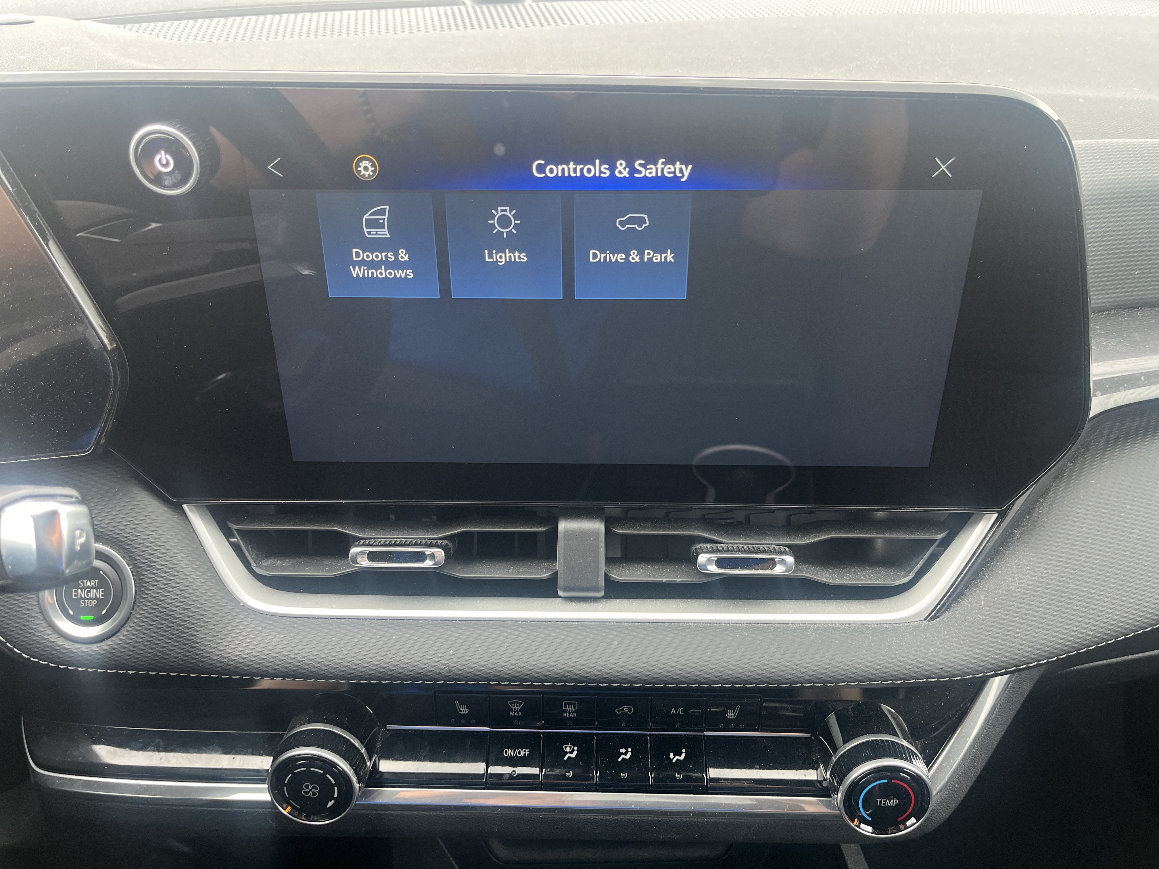 Used 2025 Chevrolet Equinox LT w/ Safety and Technology Package FWD image 23