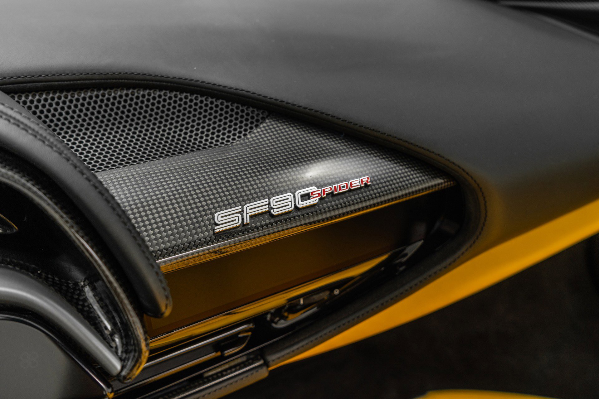 Used 2024 Ferrari SF90 Spider image 30