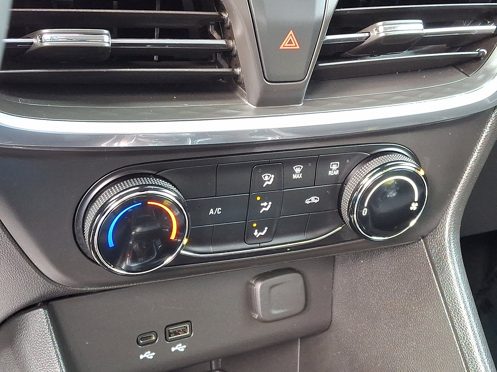 Used 2024 Buick Encore GX Preferred image 17