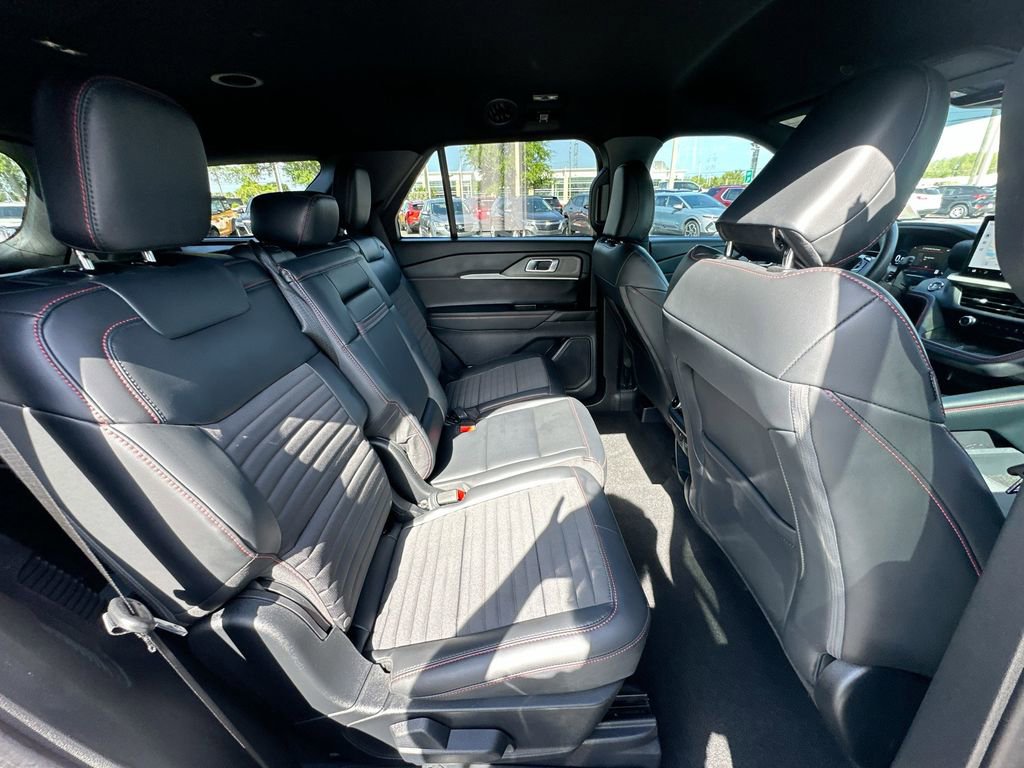 Used 2025 Ford Explorer ST-Line w/ Premium Package RWD image 28