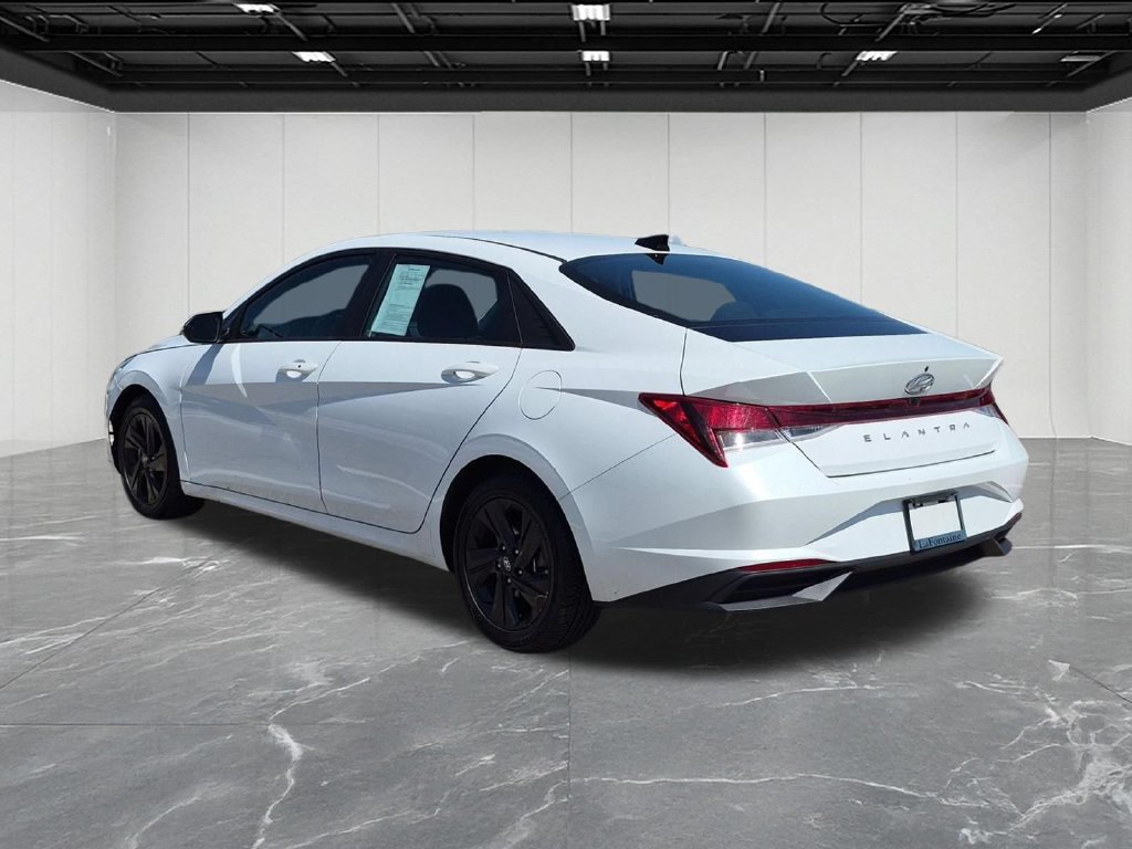 Used 2021 Hyundai Elantra SEL FWD image 3