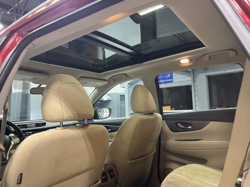 Used 2016 Nissan Rogue SV w/ SV Premium Package image 32