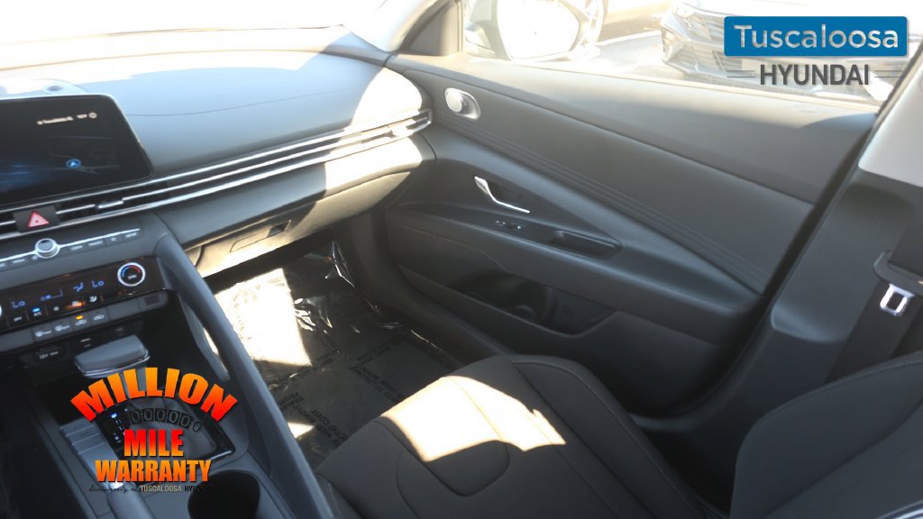 Used 2024 Hyundai Elantra SEL FWD image 28