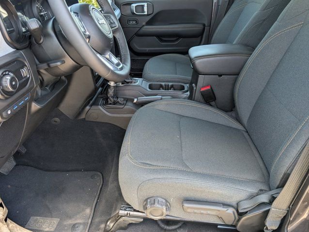 Used 2025 Jeep Wrangler Unlimited Sahara image 15