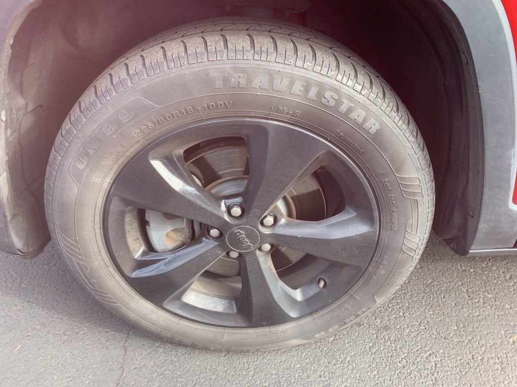 Used 2018 Jeep Cherokee Latitude w/ Altitude Package image 9