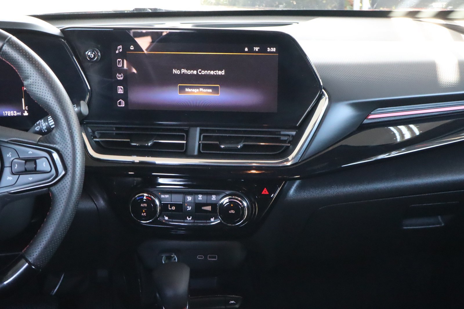 Used 2025 Chevrolet Trax RS w/ Sunroof Package FWD image 30