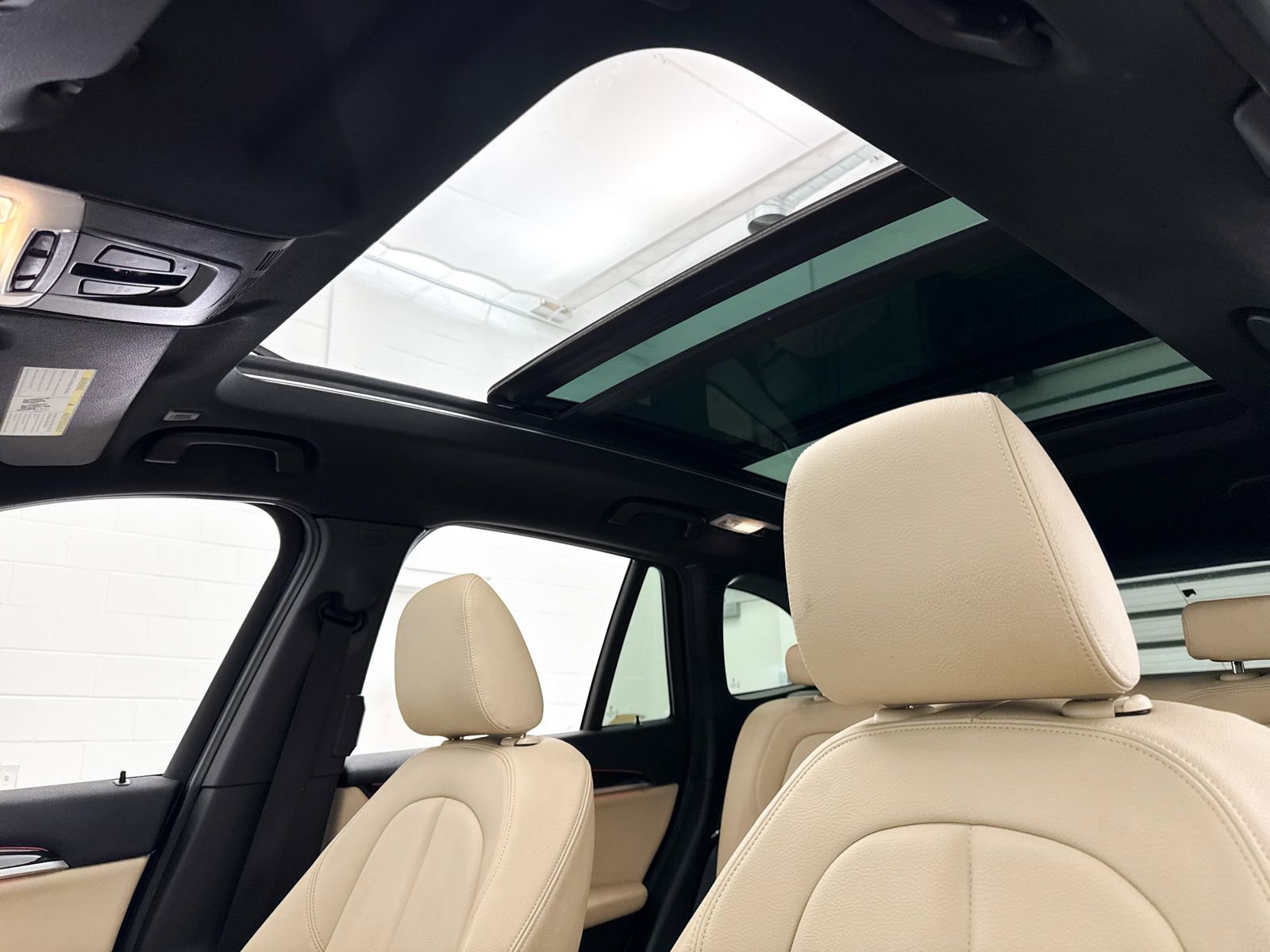 Used 2018 BMW X1 sDrive28i w/ Convenience Package image 3