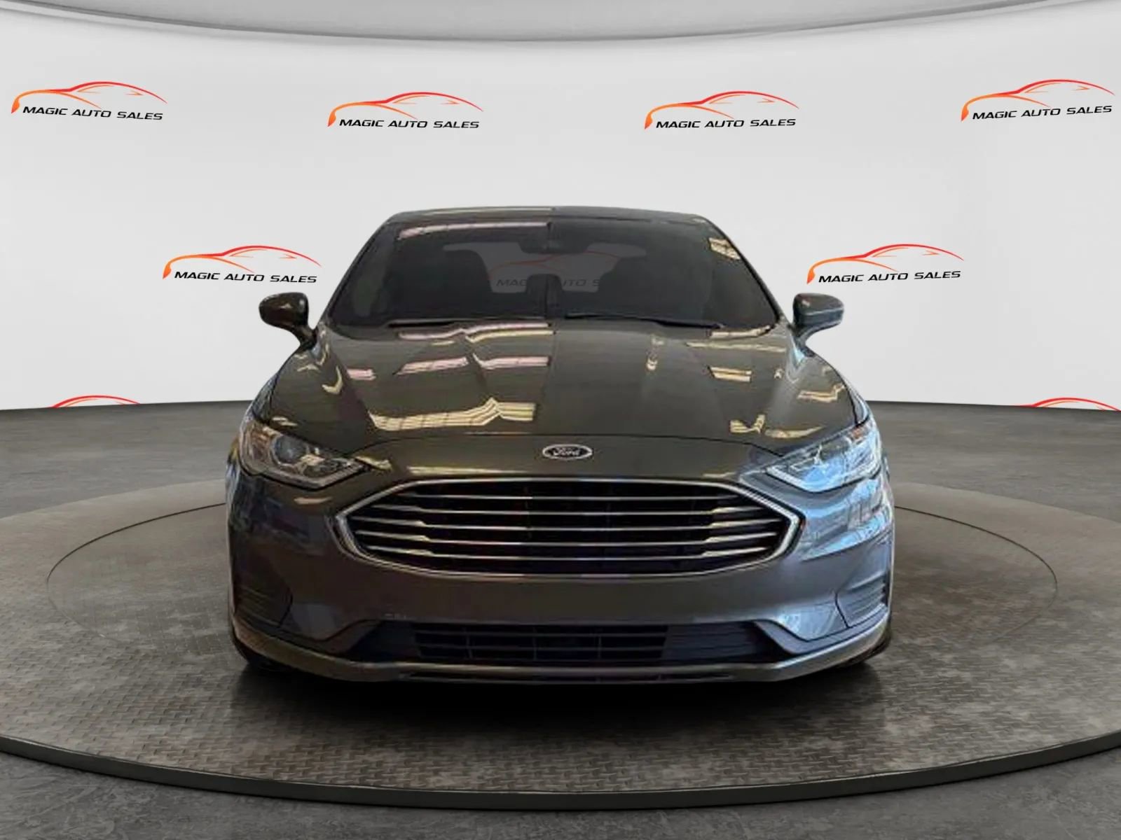 Used 2019 Ford Fusion SE image 2