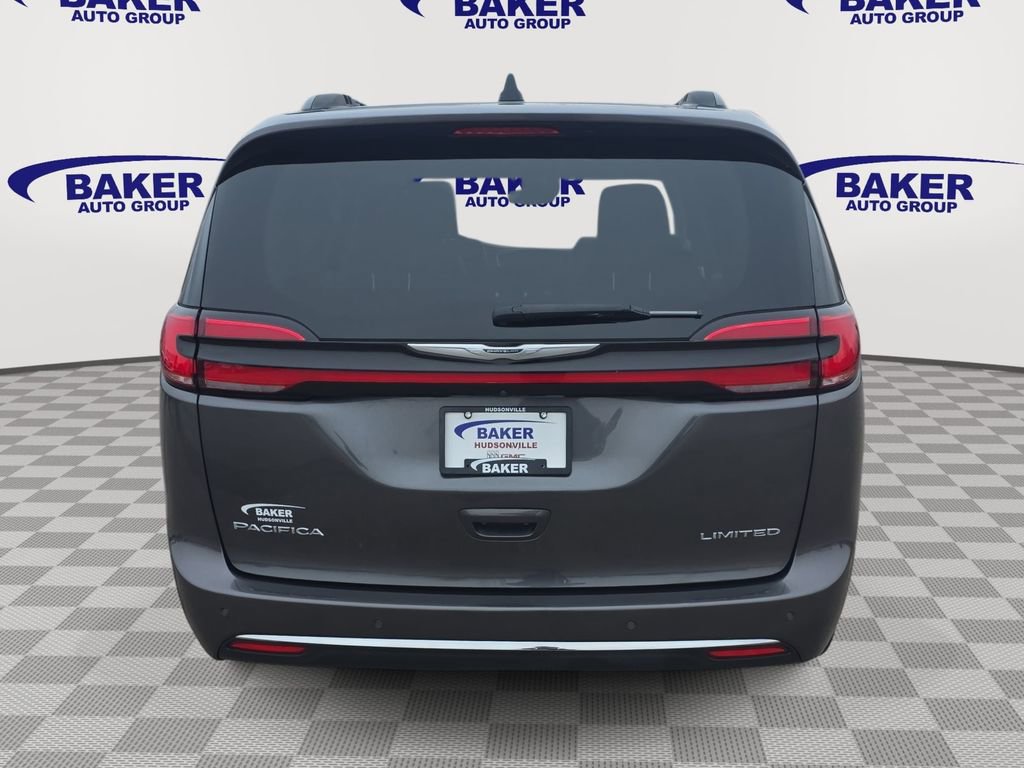 Used 2023 Chrysler Pacifica Limited image 6