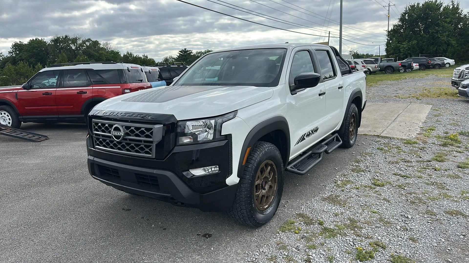 Used 2024 Nissan Frontier SV image 1