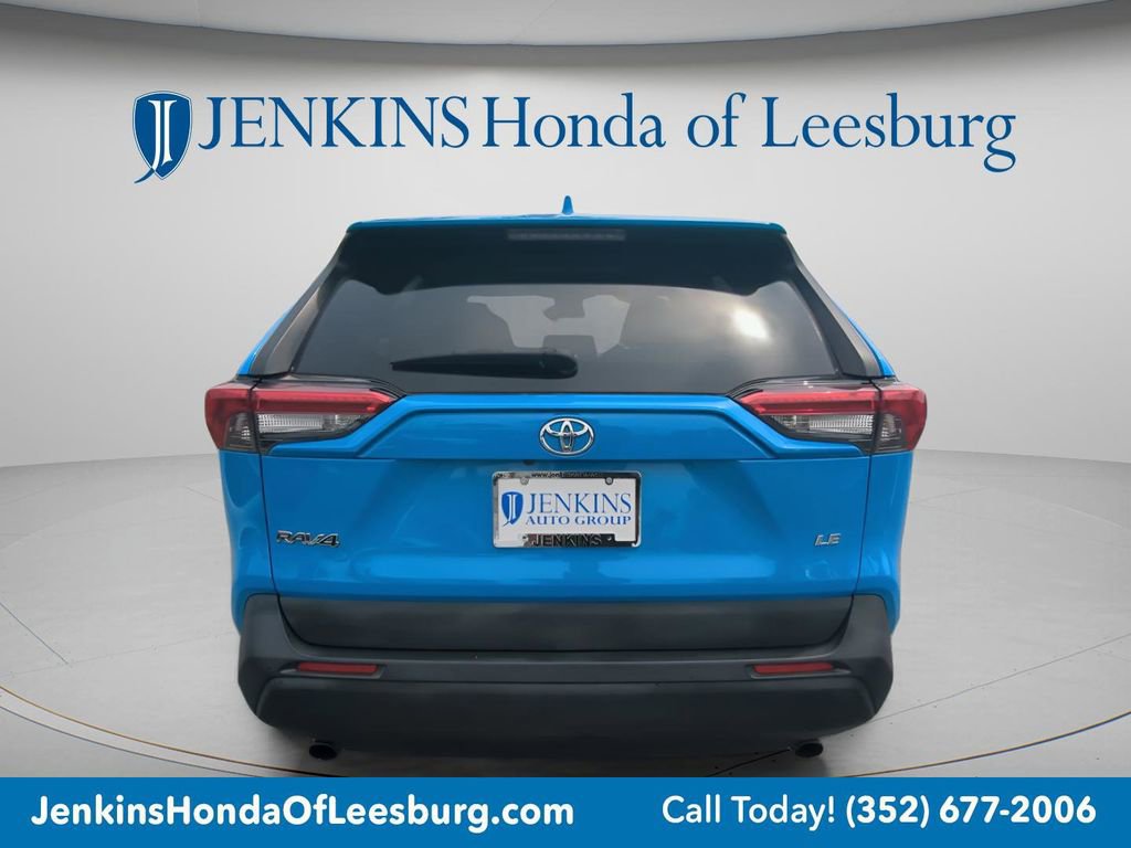 Used 2019 Toyota RAV4 LE image 4