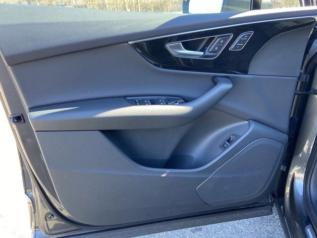 Used 2025 Audi Q7 3.0T Premium image 24