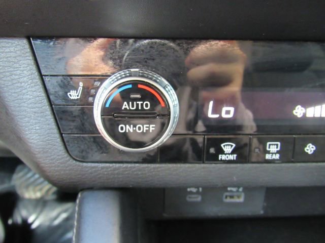 Used 2023 Mitsubishi Outlander SE image 47