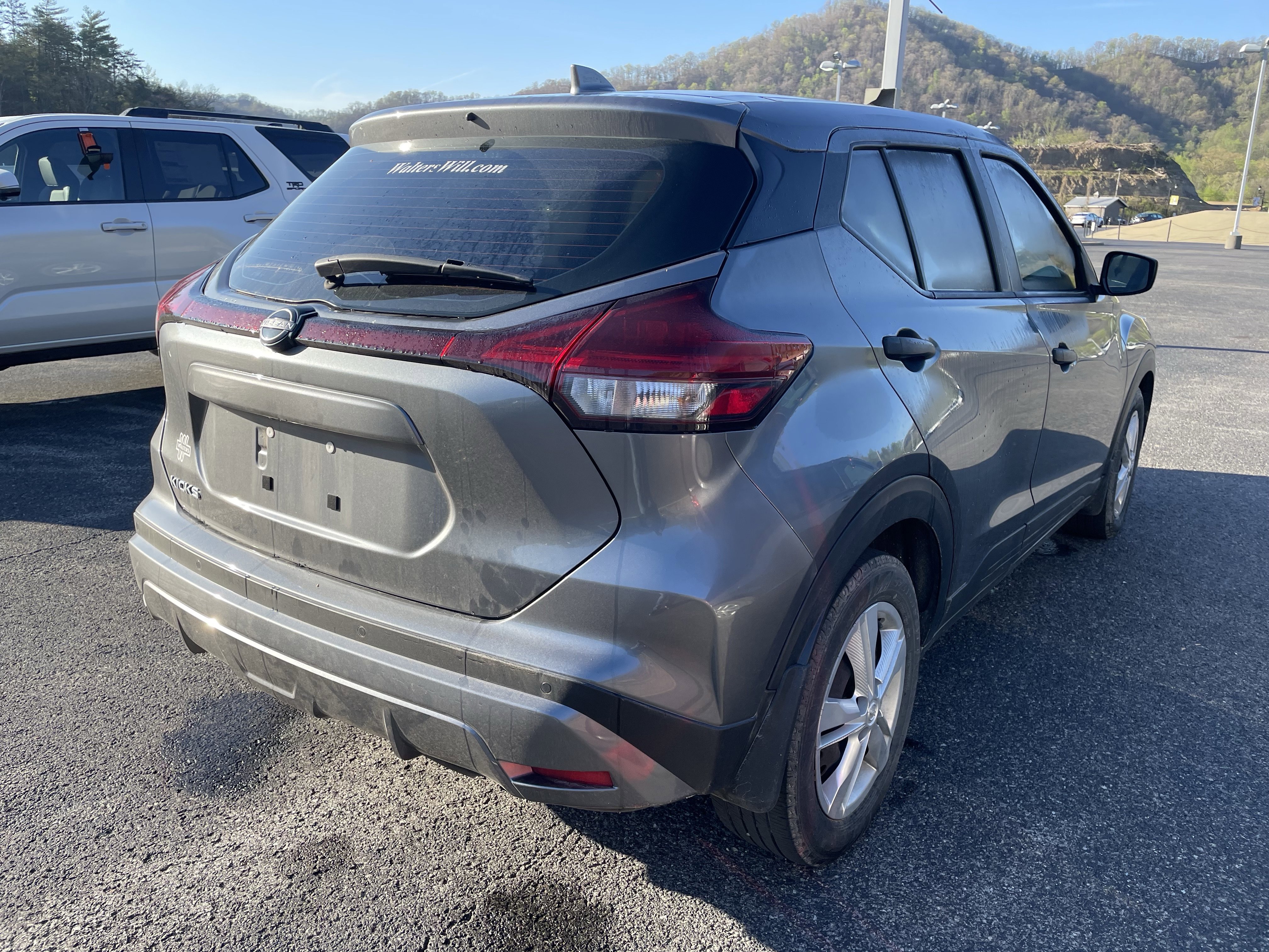 Used 2022 Nissan Kicks S image 2
