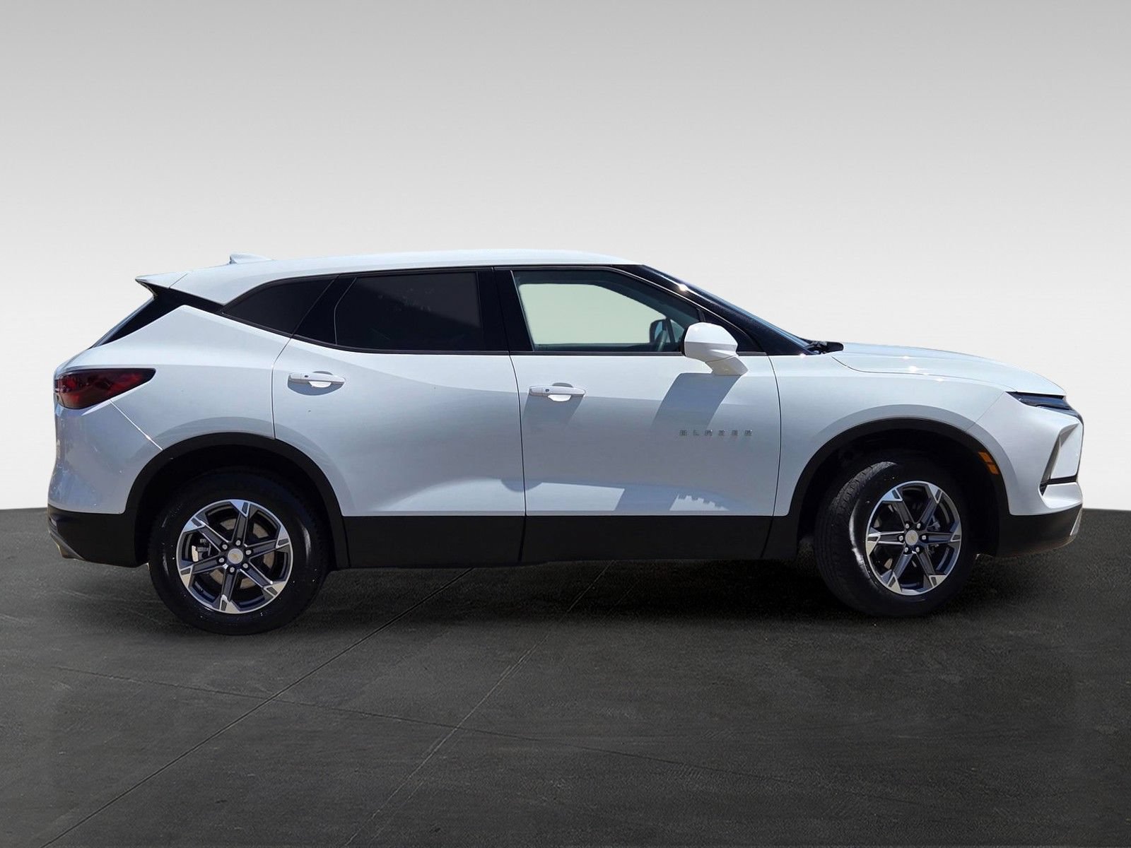 Used 2025 Chevrolet Blazer LT AWD/4WD image 3